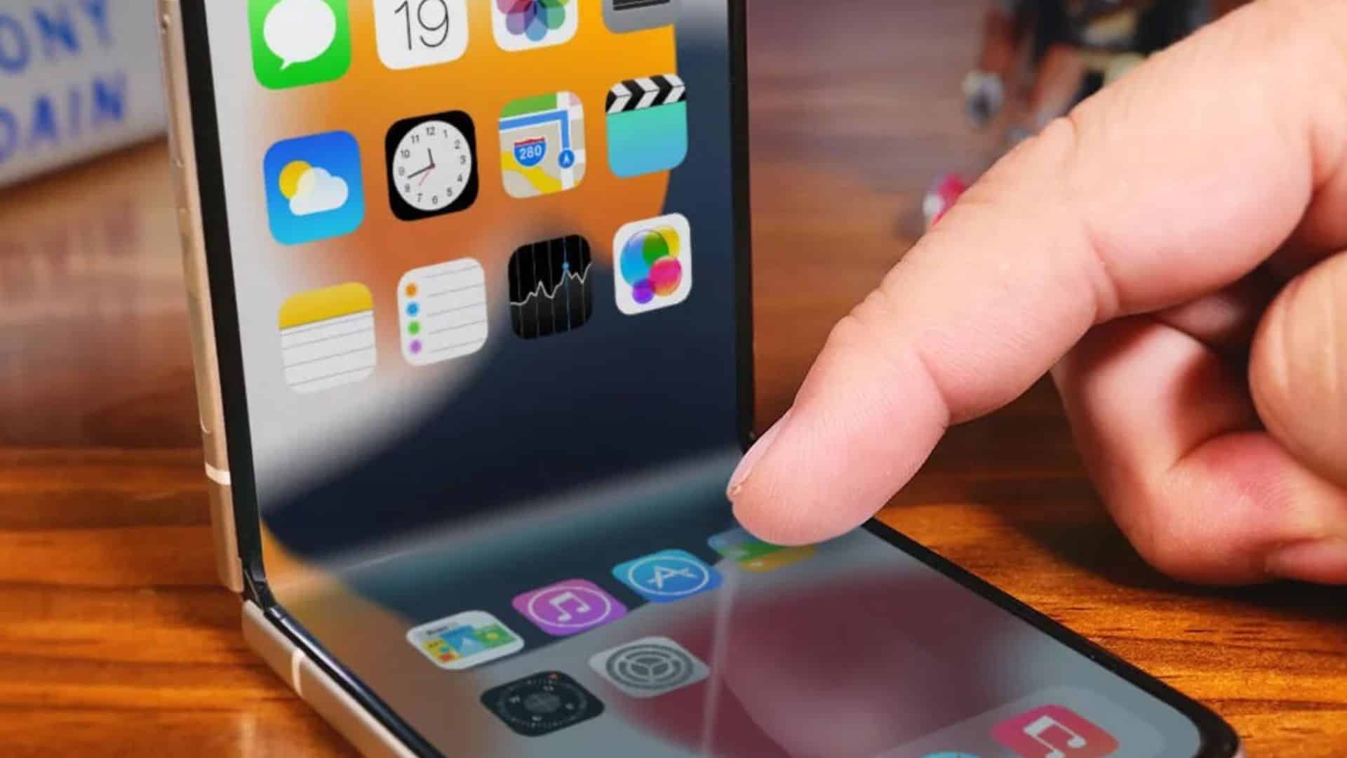 iPhone Folds Secret Weapon 2666426139