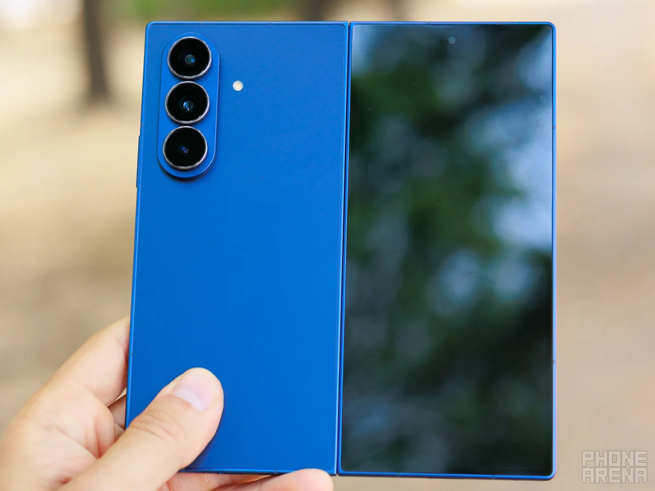 Samsung Galaxy Z Fold 7 mid 6